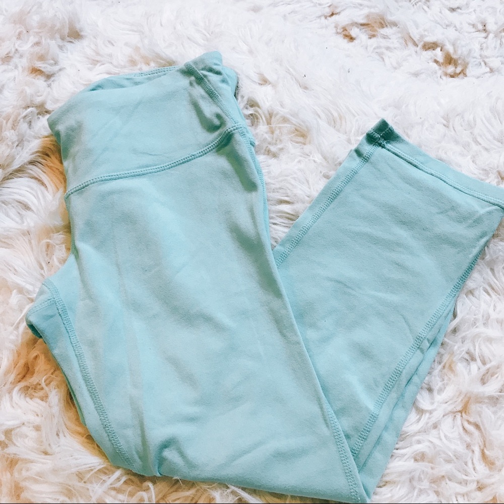 Gap work out crops. Size XS.